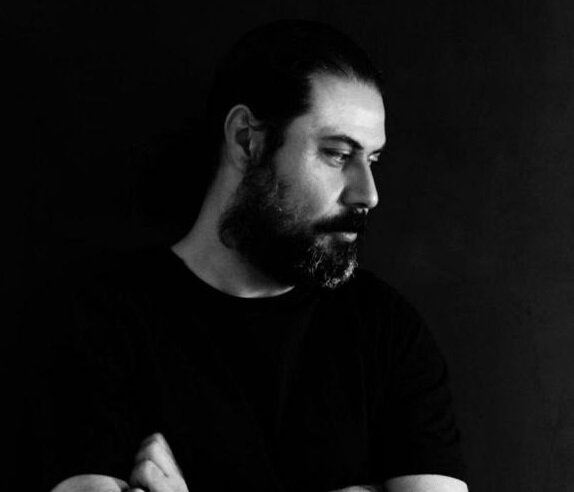 بیضایی چشم به راه خانه، از دنیا رفت/ ما درماندگان که چشمبهراهش بودیم را چه میماند، مگر اندوه؟/ نویسندگان برای خبرآنلاین نوشتند یکی از بهترین هنرمندان ایرانی چشم به راه خانه، از دنیا رفت/ ما درماندگان که چشمبهراهش بودیم را چه میماند، مگر اندوه؟