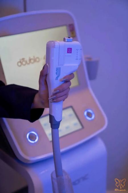 کلینیک تخصصی پوست و مو شاپرک طلایی مشهد