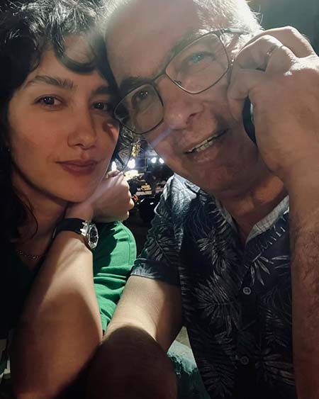 دنیز دانش صمدی, بیوگرافی دنیز دانش صمدی