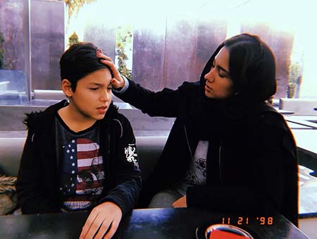 دنیز دانش صمدی, بیوگرافی دنیز دانش صمدی