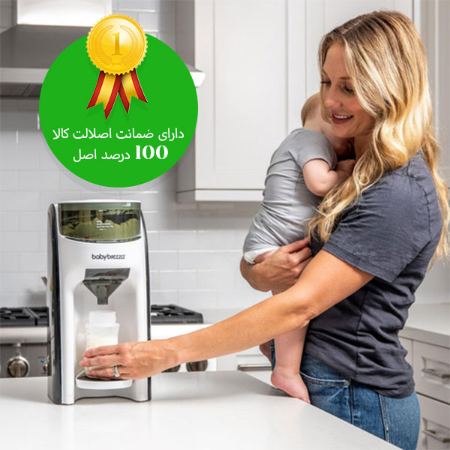 مادر در حال بغل کردن نوزاد خود در کنار شیر ساز بی بی برزا مادر در حال بغل کردن نوزاد خود در کنار شیر ساز بی بی برزا