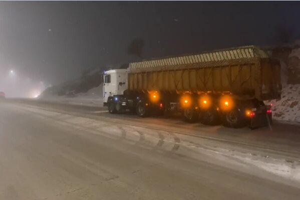 و️یدیو| تردد روان در محورهای شهرستان جوانرود پس از عملیات برفروبی و نمکپاشی و️یدیو| تردد روان در محورهای شهرستان جوانرود پس از عملیات برفروبی و نمکپاشی