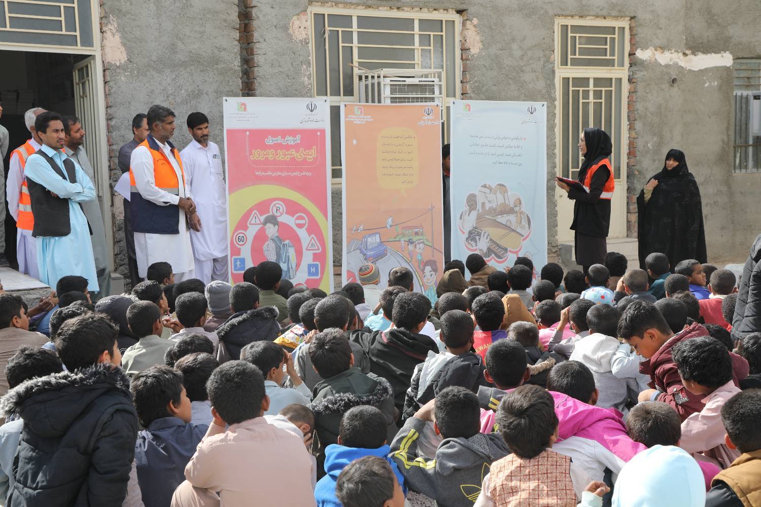 اجرای طرح آموزش ایمنی مدارس حاشیه راهها در جنوب سیستان و بلوچستان اجرای طرح آموزش ایمنی مدارس حاشیه راهها در جنوب سیستان و بلوچستان