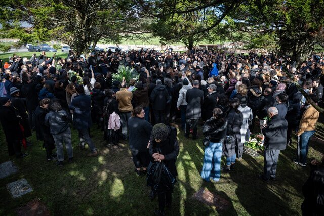 تصاویری تازه از خاکسپاری بهرام بیضایی تصاویری تازه از خاکسپاری بهرام بیضایی