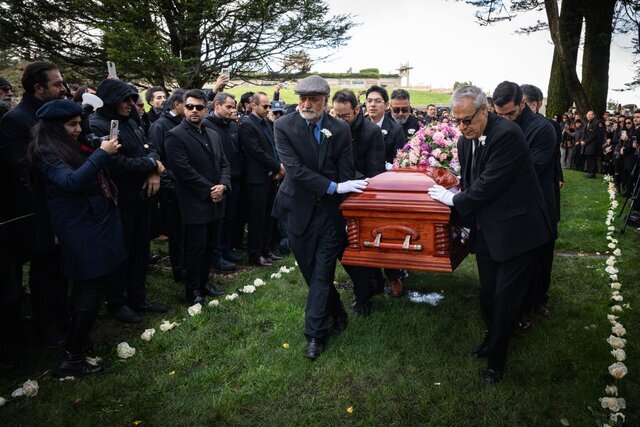 تصاویری تازه از خاکسپاری بهرام بیضایی تصاویری تازه از خاکسپاری بهرام بیضایی