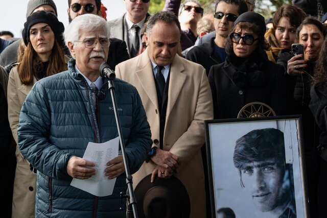 تصاویری تازه از خاکسپاری بهرام بیضایی تصاویری تازه از خاکسپاری بهرام بیضایی