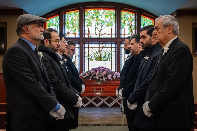 تصاویری تازه از خاکسپاری بهرام بیضایی تصاویری تازه از خاکسپاری بهرام بیضایی