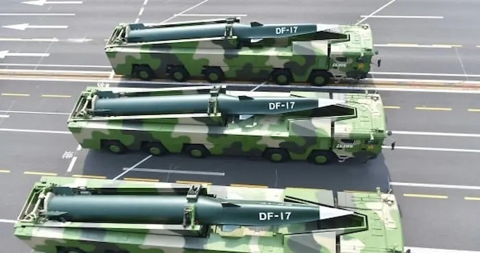 انتقال موشک‌های بالستیک دانگ فنگ ۱۷ به ایران / قاتل ناوهای آمریکا رونمایی شد