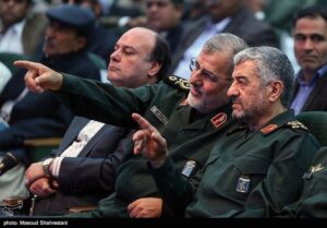 مردم آمدند تا از فرماندهان‌شان تشکر کنند/ در میدان انقلاب چه خبر شد؟