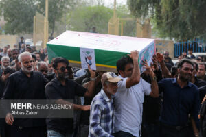 تشییع پیکر شهید امیرعلی سالاری در بندرلنگه برگزار شد