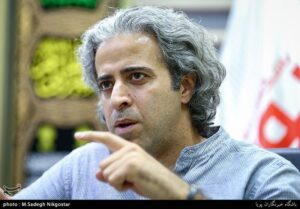 روایت ایوب آقاخانی از یکدلی مردم ایران/رادیویی که کنار مردم می‌ماند