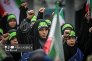 روایتی از نوجوانان انقلابی مشهد در اجتماع «بزرگ مشت های گره کرده» 