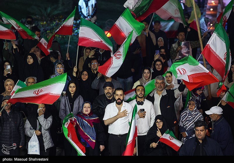 پاتوق هنرمندان در باغ فردوس؛ شبی پرنور با چای، موسیقی و روایت هنرمندان ,