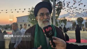 حجت الاسلام محمودی: شهدای ۱۵ خرداد غریبانه شهید و دفن شدند