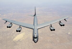 فرود سه بمب‌افکن B-۵۲ آمریکا در این پایگاه + عکس