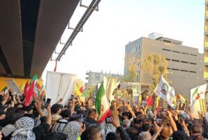 حضور گسترده مردم عراق در مراسم تشییع رهبر شهید در نجف اشرف + عکس