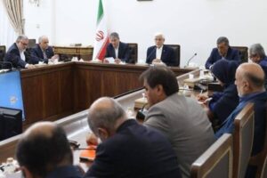 عارف: دشمن را در جبهه جنگ اقتصادی هم شکست می‌دهیم