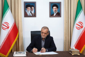 پزشکیان در پیام‌هایی جداگانه از خانواده‌های ۲۰ دولتمرد شهید تجلیل کرد