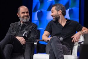 اختلاف در پشت‌صحنه سریال The Last of Us؛ نیل دراکمن به کریگ میزین طعنه زد!